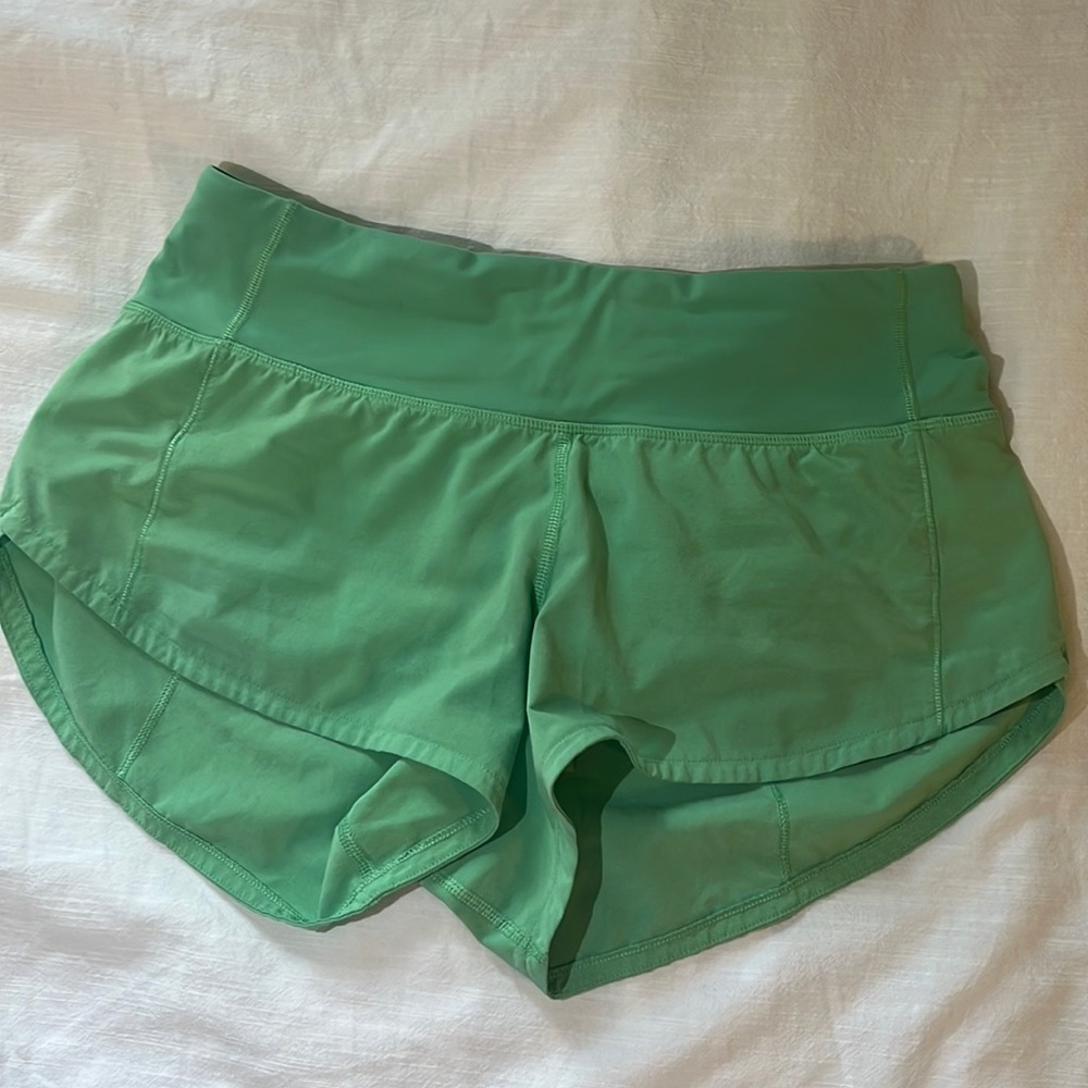 Green Lululemon Speed up shorts, Size 2, 2.5 inch